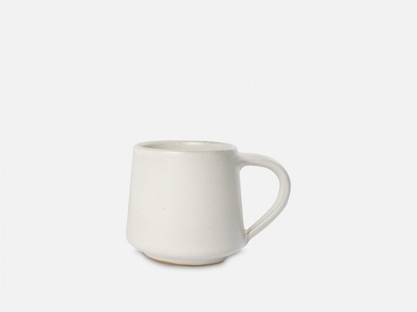Schlichte Tasse aus Keramik